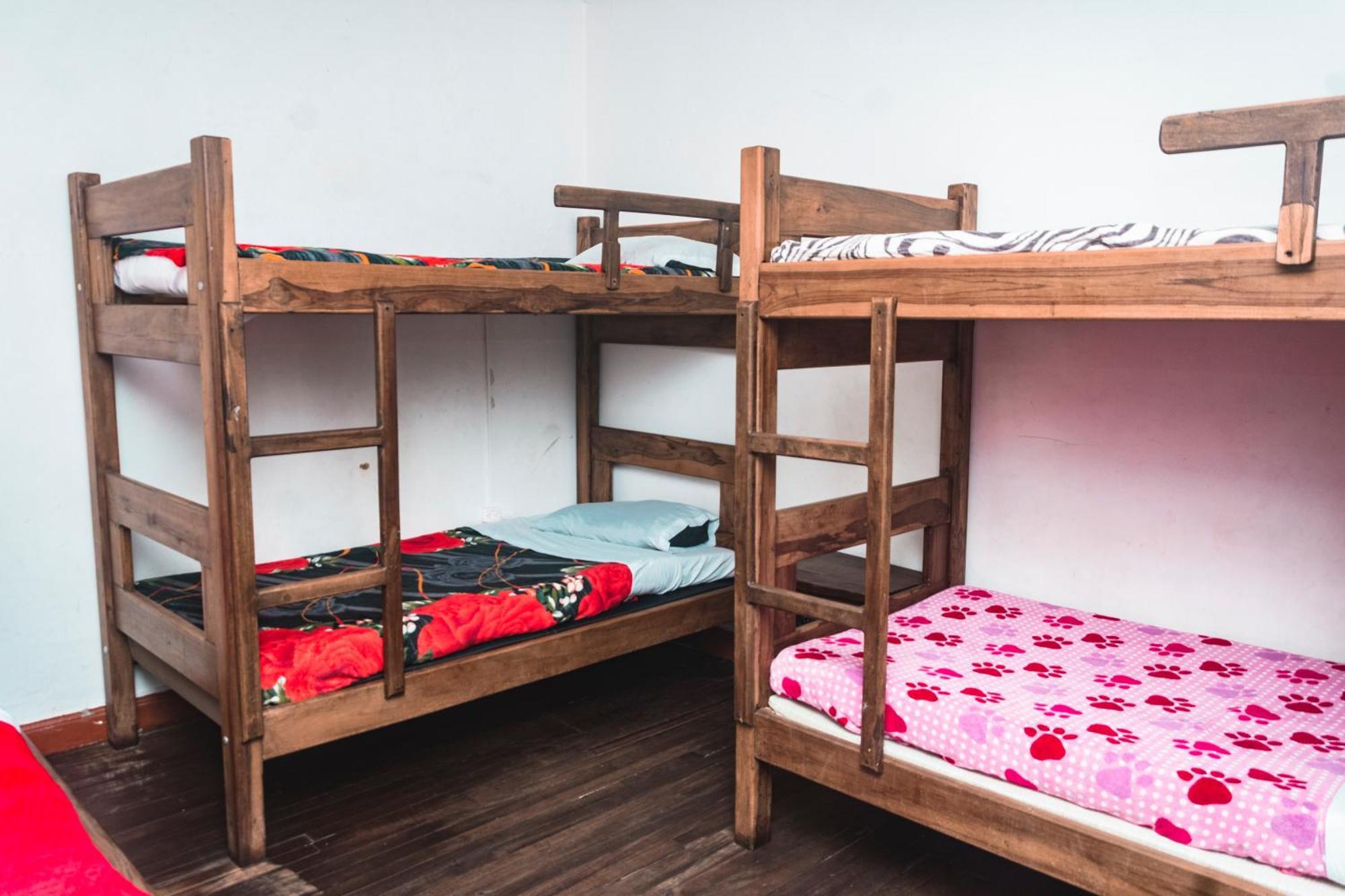 Hostal Cq Chapinero Bogota Ngoại thất bức ảnh