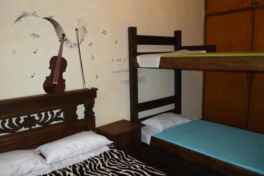 Hostal Cq Chapinero Bogota Ngoại thất bức ảnh